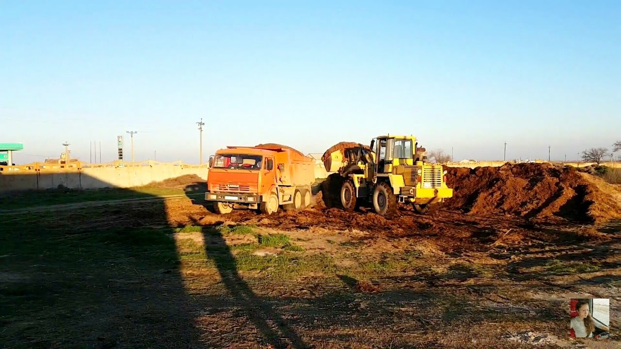 Камаз застрял в грязи Камаз застрял в грязи