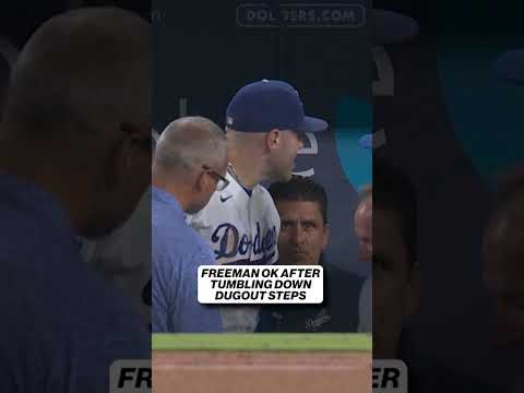 Freddie Freeman loses his footing and takes a tumble #Dodgers #FreddieFreeman