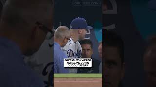 Freddie Freeman loses his footing and takes a tumble #Dodgers #FreddieFreeman