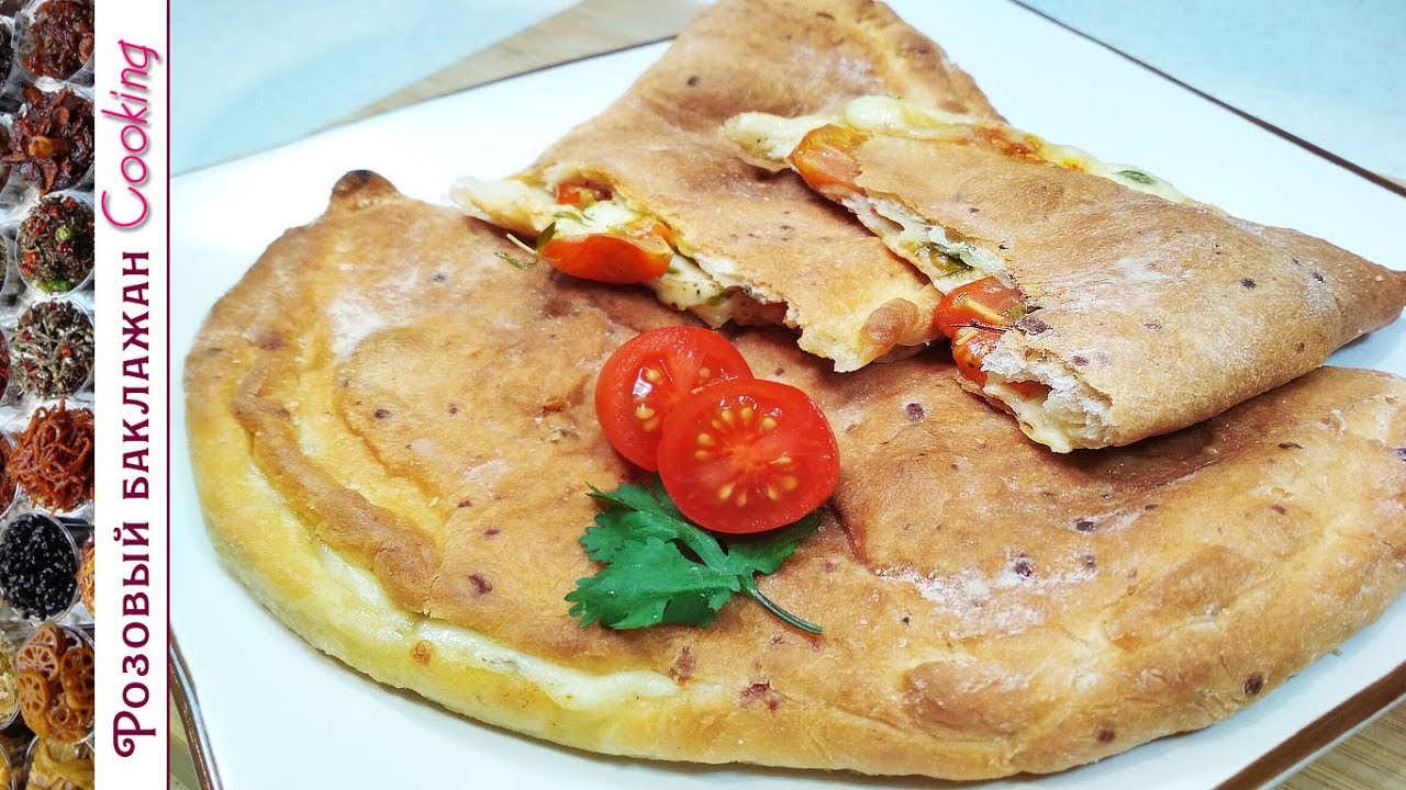 Закрытая Пицца Кальцоне с сыром и помидорами. Домашняя Пицца с сулугуни ...