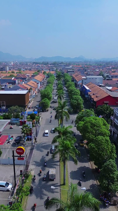 Indahnya pemandangan di Jalan Taman Kopo Indah, Bandung 🌳🍃 #bandung #drone #dji
