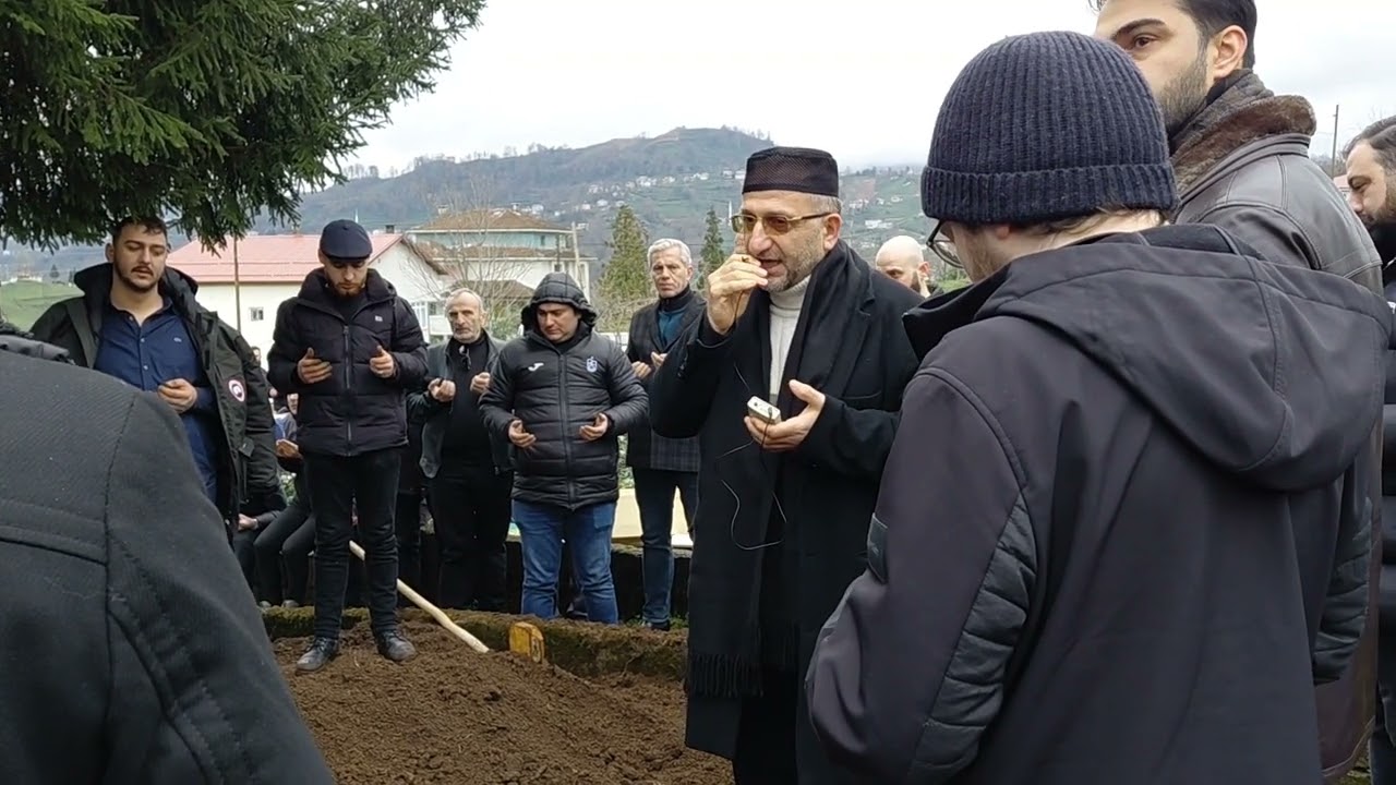 OF SIRAAĞAÇ MAHALLESİ'NDEN DİLEK ÇAKIROĞLU'NUN CENAZE TÖRENİ