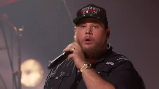 Luke Combs performs &quot;Cold As You&quot; at CMA Awards 2020