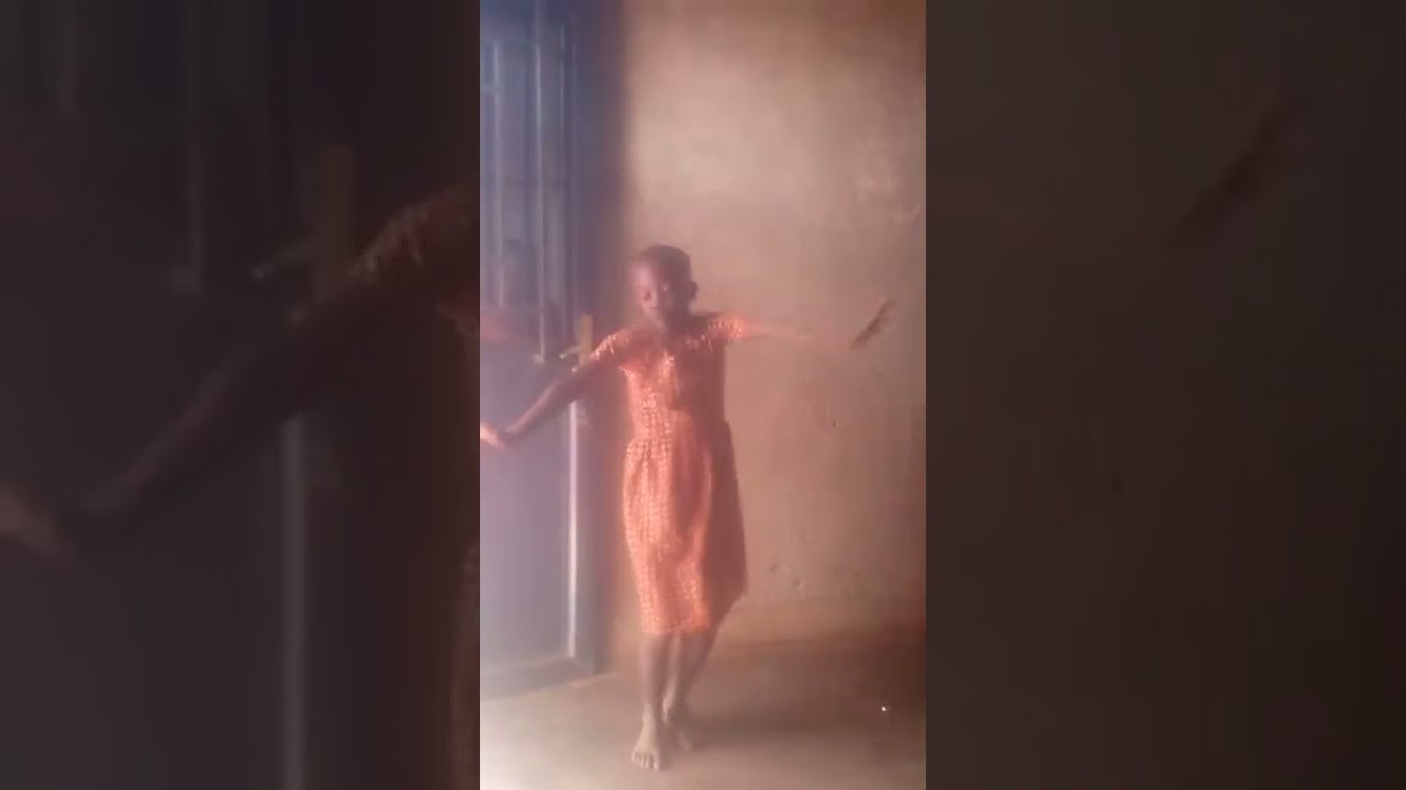 UYU MWANA W'UMUKOBWA WITWA ESITERI AFiTE IMPANO IDASANZWE Yo kubyina