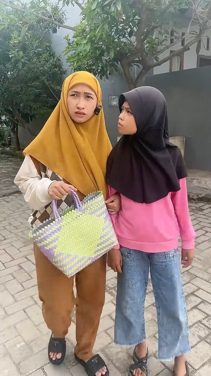TERNYATA HANTU BUKAN ADEK ?