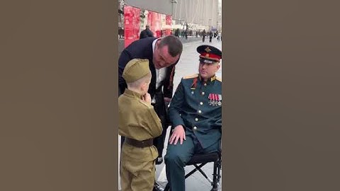 Боксер  Денис Лебедев предложил маленькому мальчику равняться на безногого и безрукого героя «СВО»