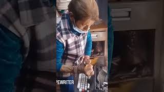 Dándole mantenimiento a Olivetti lettera 35...