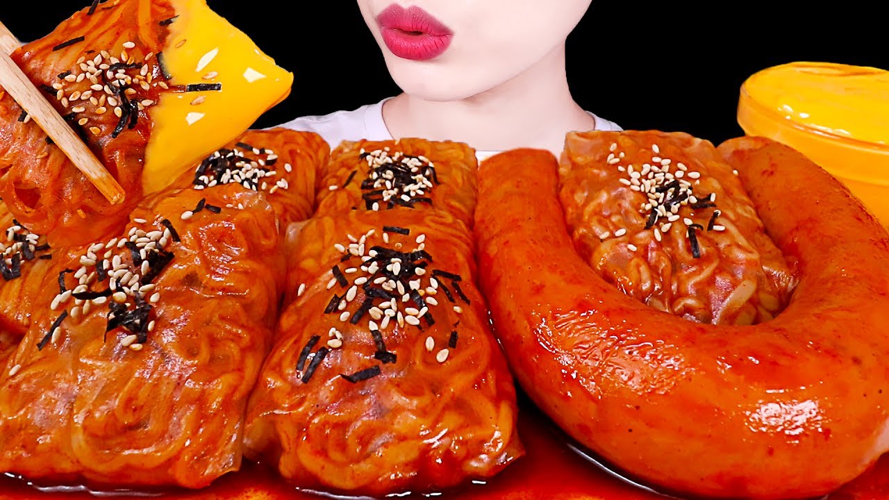 ASMR MUKBANG｜SPICY FIRE NOODLE WRAP, KIELBASA SAUSAGE, CHEESE SAUCE 불닭볶음면 불닭쌈 킬바사 소세지 치즈소스 먹방 EATING