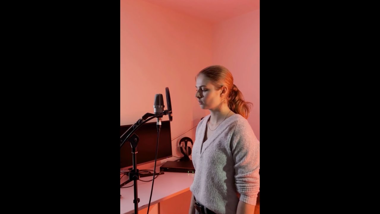Billie Eilish - No time to die (Cover By Laureen)