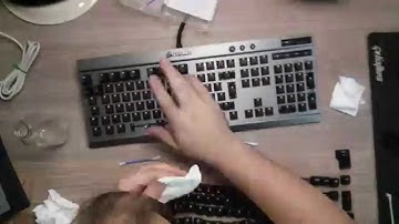 Timelapse: Cleaning a Mechanical Keyboard