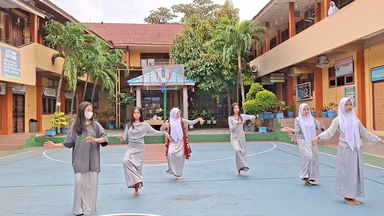 KELOMPOK IV - TARI SANGKURIANG (Praktek Tari)
