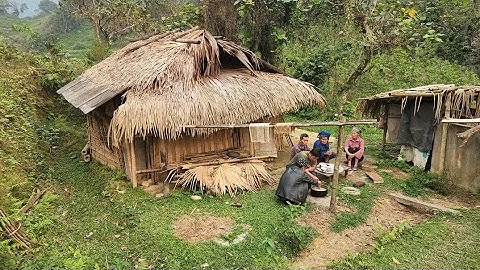 Ông bà cụ 93 tuổi sinh tồn trong rừng được bữa cháo đầu tiên ngon quắt tai. Nguyễn Tất Thắng