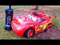 赤い車 沼にはまるーパウパトロールが助けに来る
