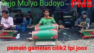 Pemain gamelan cilik