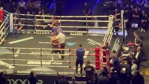 Carole Dubois stops that girl!!