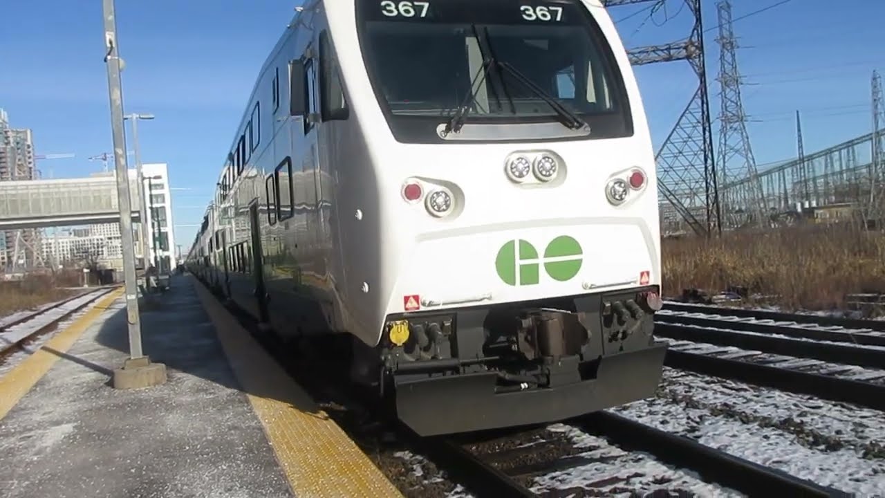 GO Transit Cab Car 367 and MP40PH Locomotive 667 arriving and departing Kipling Station