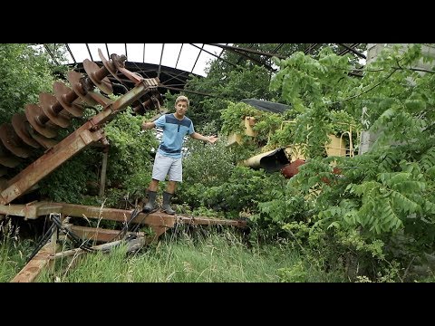 Exploring An Abandoned Barn!! - YouTube