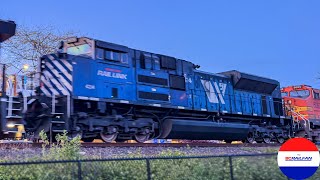 A northbound BNSF coal train with an MRL SD70ACe passes through White Rock, BC