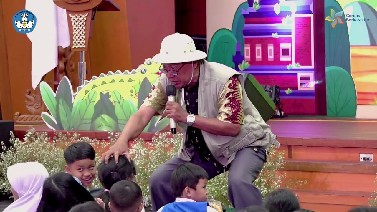 Pertunjukan Dongeng Gajah dan Semut di Parade Dongeng Nusantara untuk Sahabat Karakter