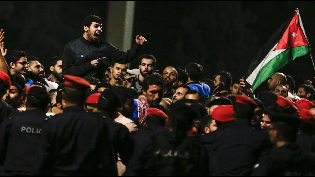 ماذا ولماذا؟ الاحتجاجات في الأردن تطيح بحكومة الملقي!