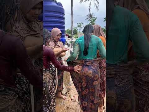 Janda Sama Gadis Habis Mandi Lumpur Gadisdesa Jandadesa