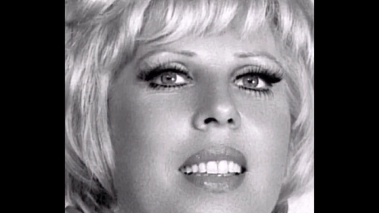 MEDİHA ŞEN SANCAKOĞLU- HASRETİ KADEHLERDEN ÜMİTLE İÇİYORUM