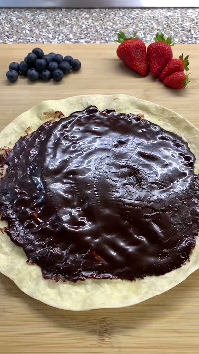 FRUIT 🫐🍓 CHOCOLATE 🍫 #wrap #foodshorts
