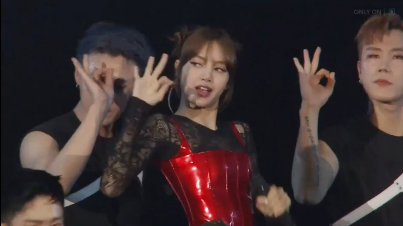리사] LISA - 'MONEY' Live at Osaka Japan Tour 2023 - YouTube