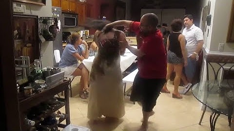 Diana grávida de 9 meses dançando zouk