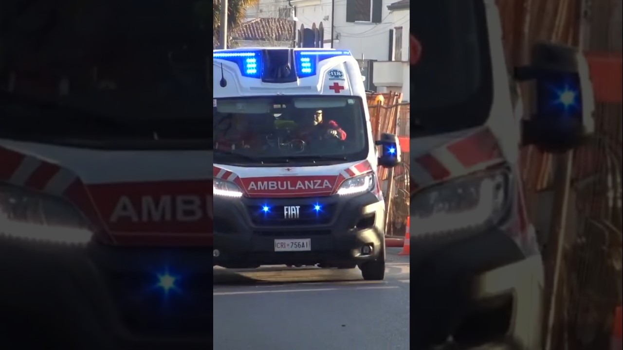 Ambulanza Croce Rossa in sirena