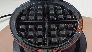 WAFFLE IRON vs How to clean a waffle maker very easily screenshot 4