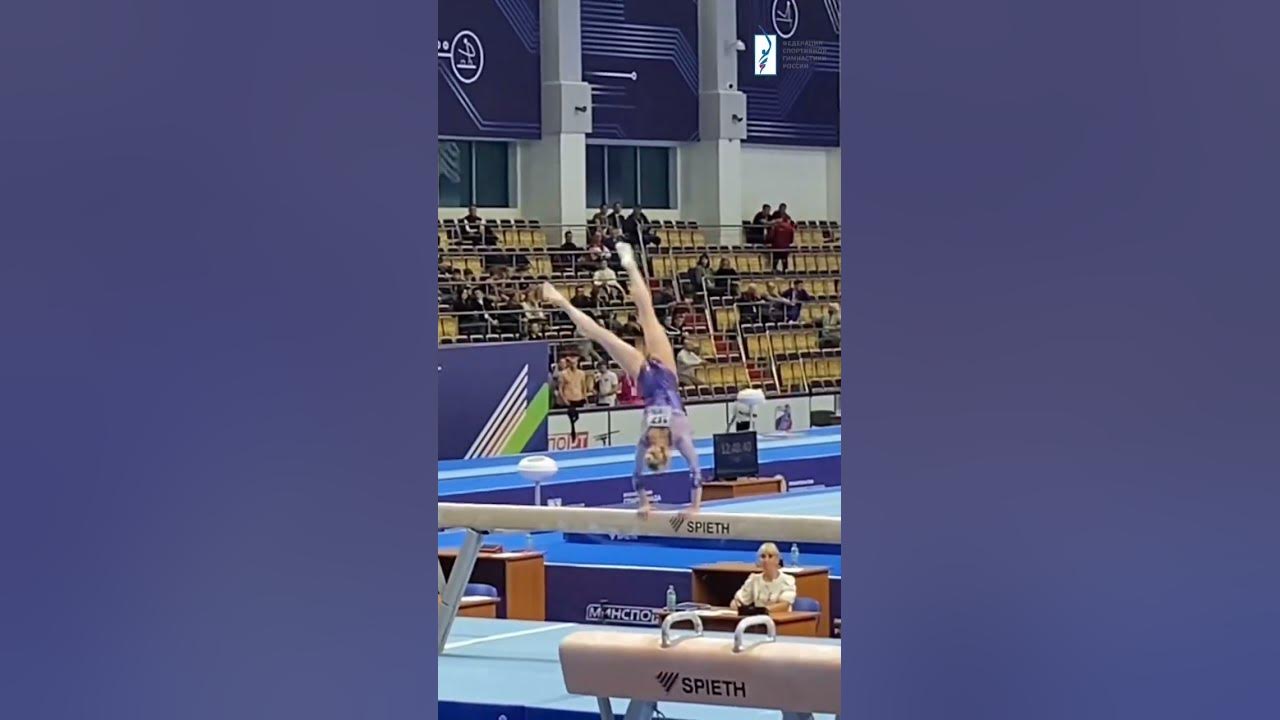 Ангелина Мельникова брусья