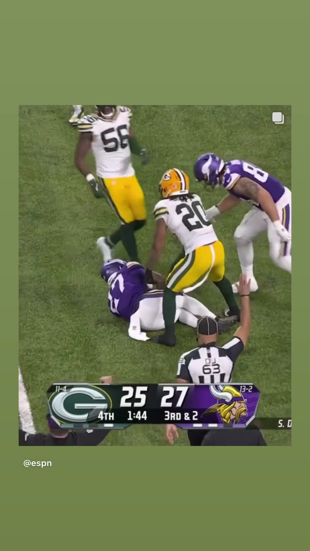 Not an easy catch #hoodnews #Vikings #samdarnold #CamAkers #catch #football #greenbaypackers #omg