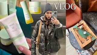 картинка: VLOG: ПРЕЗЕНТАЦИЯ БРЕНДА КОСМЕТИКИ | ЛЕЧУ В МОСКВУ + открываем покупки из ЗОЛОТОГО ЯБЛОКА🛍️