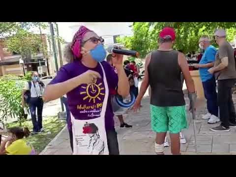 Diretora Madalena Nunes durante o ato 3J em Teresina