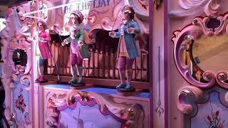 De Tjiftjaf plays Your Mother Should Know