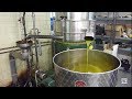 Fabrication de l'huile d'olive vierge / Virgin olive oil making - Speracedes, France (sous-titres)