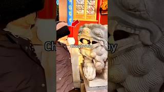Chỉ những ai thuần khiết mới có thể lấy viên đá này ra 😳