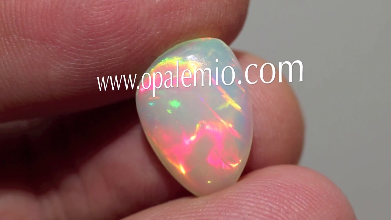 Ciondolo In Opale Bianco A Goccia – Collana Amuleto Minimalista Con Fuoco Opale – Fatto A Mano USA