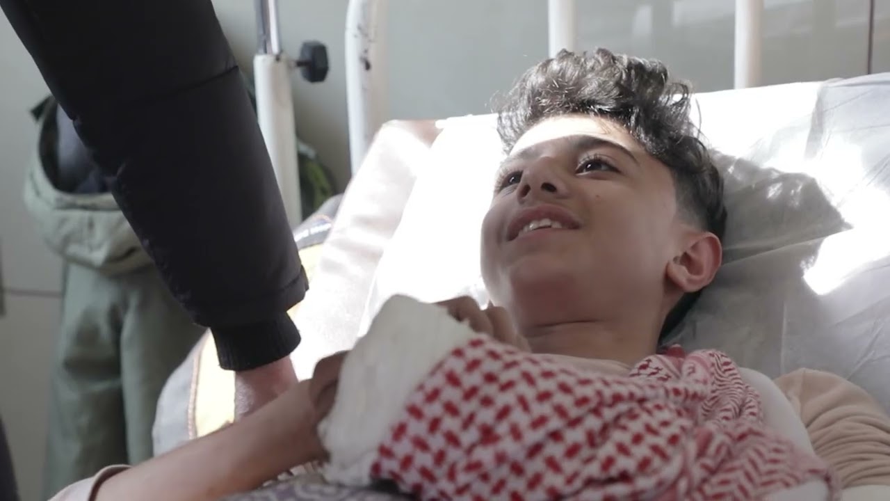 الرئيس الأسد مخاطباً الكوادر الطبية في مشفى حلب الجامعي