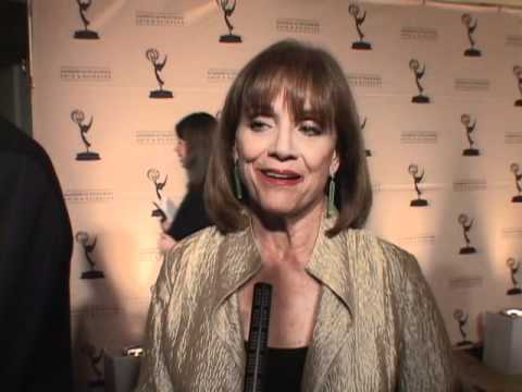 Hall of Fame Awards: Valerie Harper on Cloris Leac...