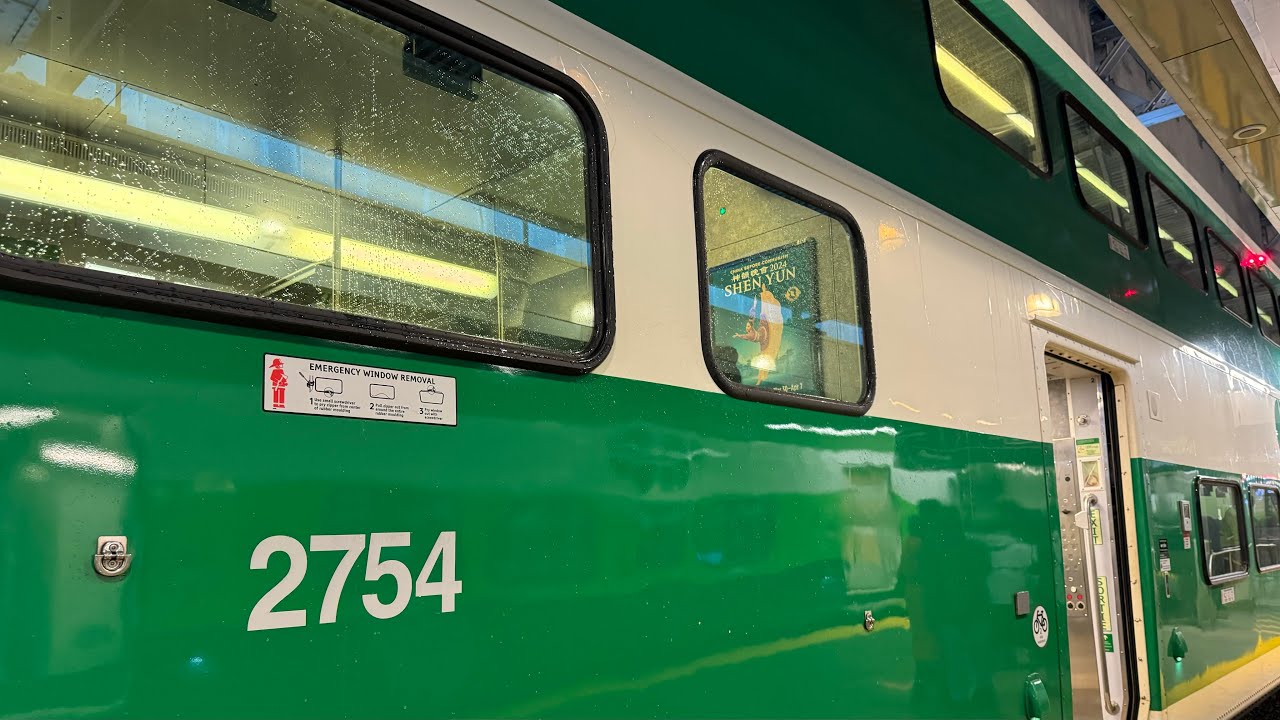 GO Transit Lakeshore East Line Bombardier Bilevel Series VIII 2754 go-transit-lakeshore-east-line-bombardier-bilevel-series-viii-2754