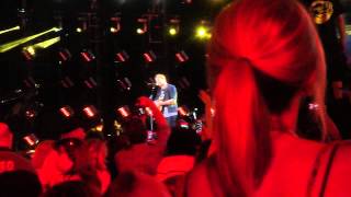 Brett Eldredge - Mean to Me (Live CMA Fest 2015)