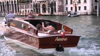 Johnny Depp and Amber Heard spotted on a taxi boat trip in Venice, sept. 06, 2015 (HD)