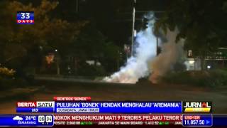 Puluhan Bonek Bentrok dengan Polisi