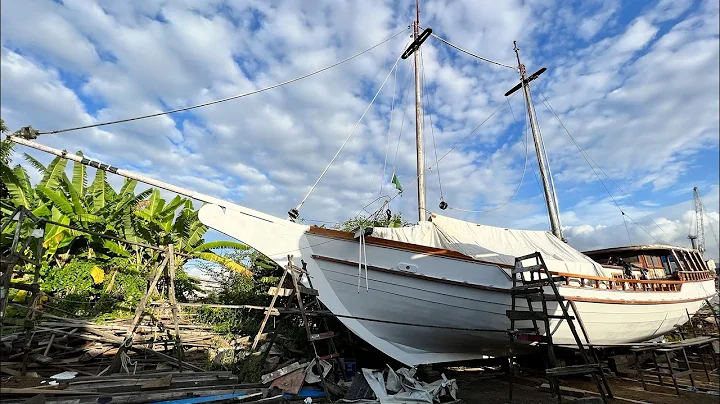From SALVAGED WRECK to LIVEABOARD (ambient lighting & odd furniture piece) — Sailing Yabá 134