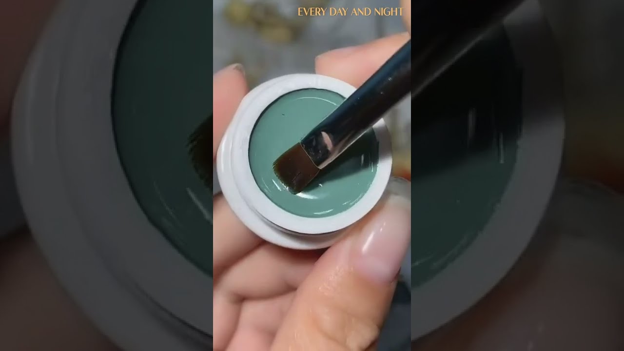 Spring Nail Color With Cream-like Nail Gel 