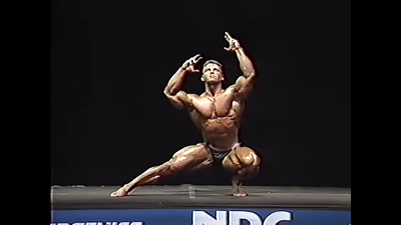 ο Paul Demayo ποζαρει στους npc το 1994 YouTube