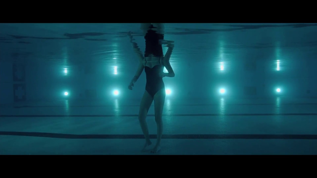 It Follows - Swimming pool scene - YouTube.