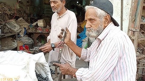 80 year old man making springs with manual mold || how to make spring with wire